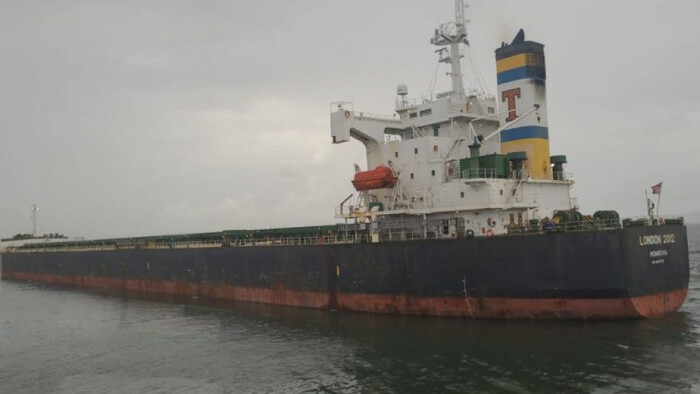 São Francisco do Sul - Navio carregado de soja encalha na Baía da Babitonga