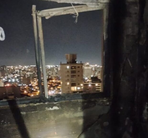 Incêndio destrói apartamento no atinge edifício Ópera no bairro Fazenda