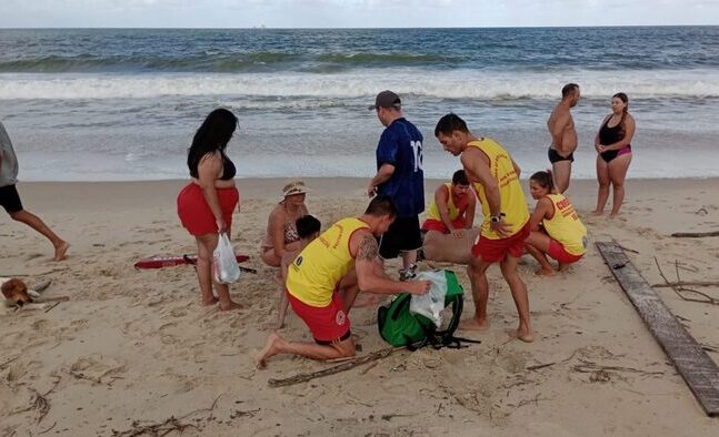 Balneário Piçarras – Menino de 12 anos e adolescente de 15 anos se afogam entre a praia das Palmeiras no norte da cidade