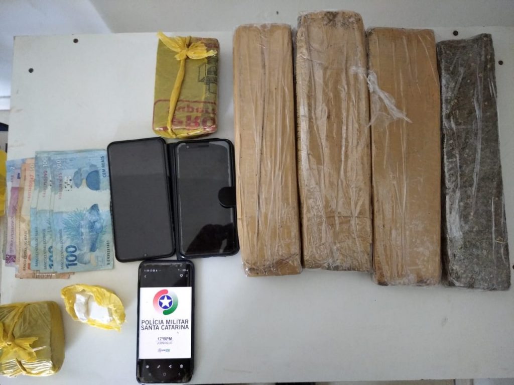 Barra Velha: Dupla é presa com mais de três quilos de maconha no bairro São Cristóvão