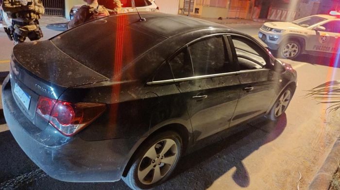 Penha - Preso sobrinho que furtou carro do tio com ajuda de comparsa