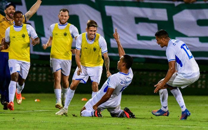 Barra vence a Chape de virada fora de casa e está na semifinal do Catarinense
