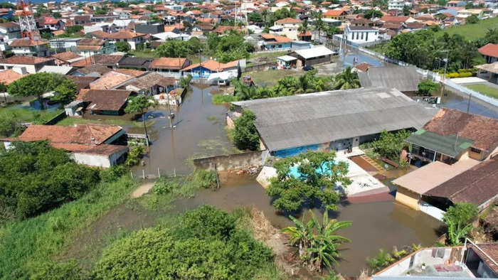 Chuvarada - Cinco mil pessoas foram afetadas por conta da chuva em Balneário Barra do Sul