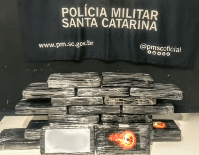 Balneário Piçarras – Dupla é presa com 22 quilos de cocaína na BR-101