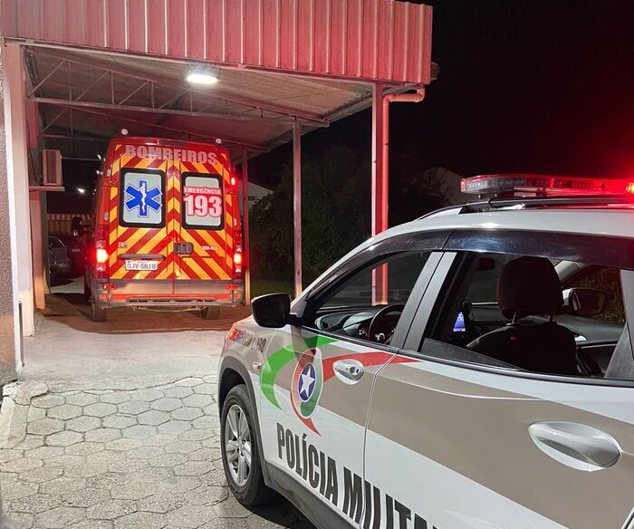 Penha – Mulher é presa após esfaquear homem na praia Alegre