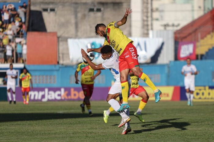 Brusque e Criciúma saem na frente na disputa por vagas na final do Catarinão 