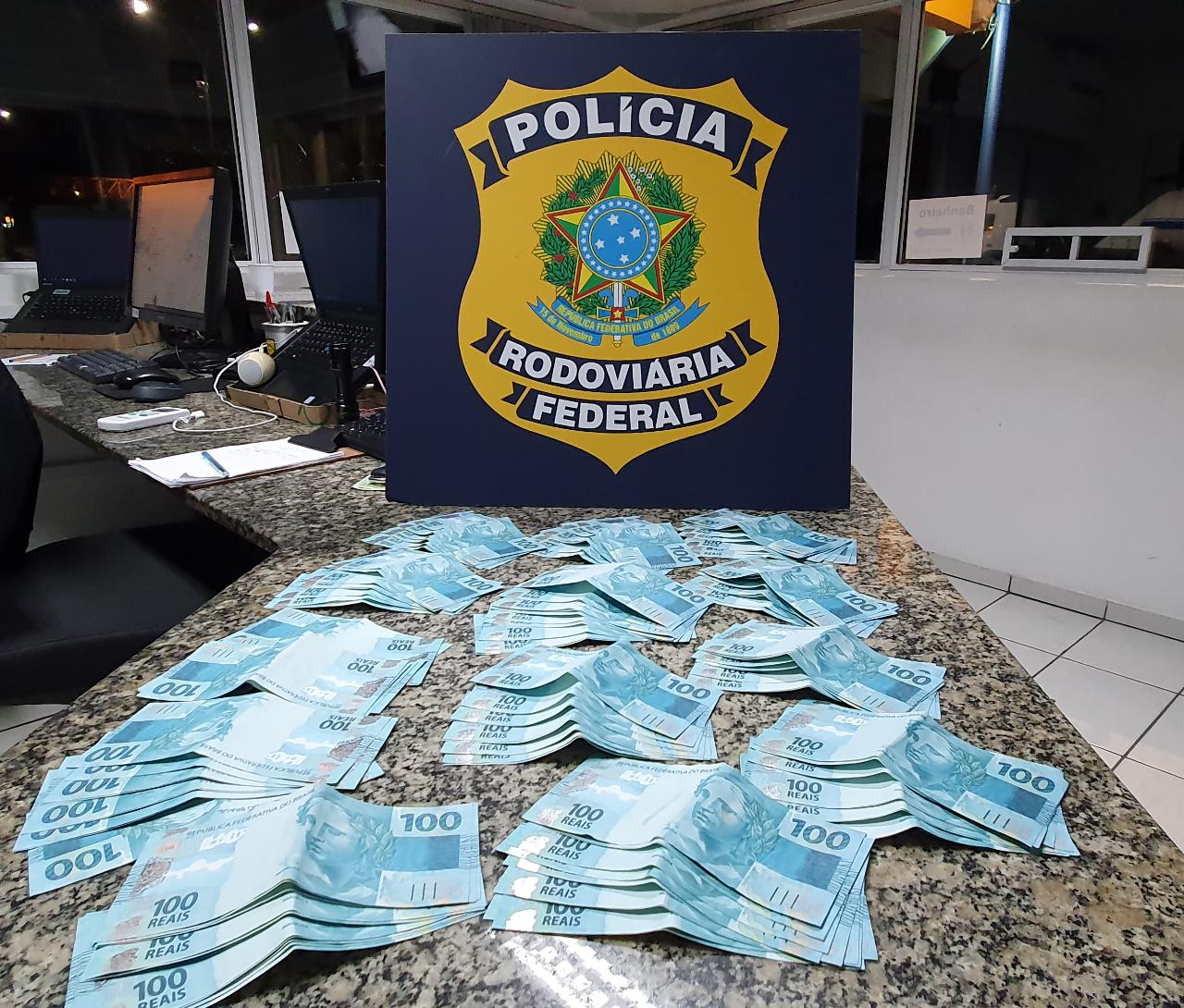Joinville: Mulher é presa ao negociar compra de veículo com 13 mil reais em notas falsas
