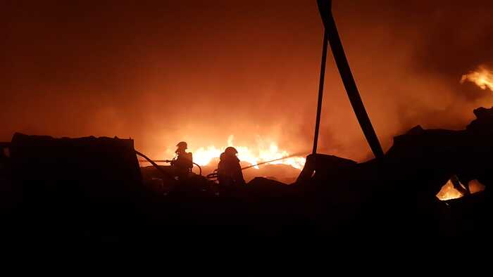 Itajaí – Incêndio destrói galpão industrial no bairro Cidade Nova