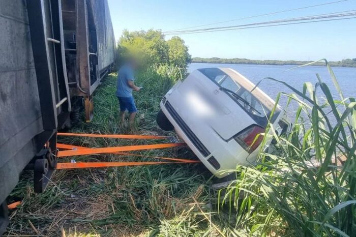 Araquari - Mulher e criança de três meses ficaram feridas em colisão de carro e trem