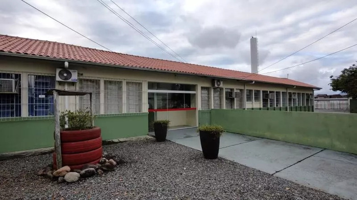 Joinville - Professor que enalteceu ataque em creche de Blumenau terá que usar tornozeleira eletrônica 