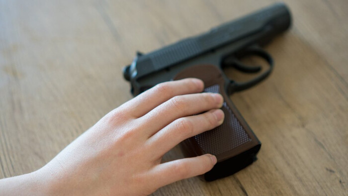 Governador Celso Ramos - Aluno de 13 anos é flagrado com pistola carregada em escola nos Ganchos 