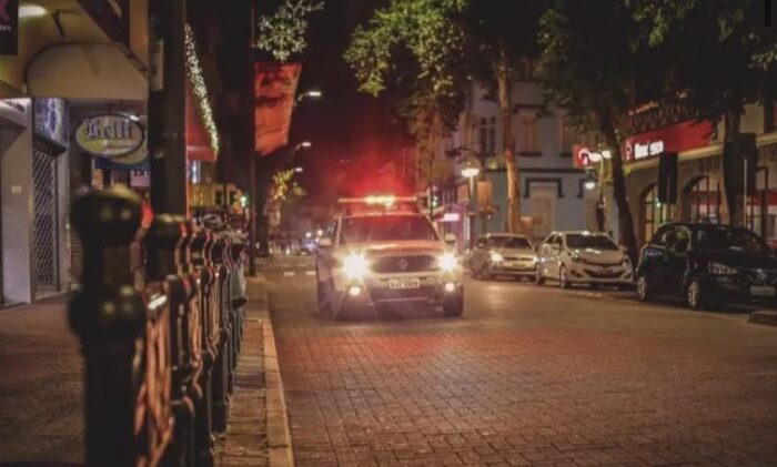 Itajaí - Dono de restaurante e funcionários são baleados durante assalto no Centro da cidade