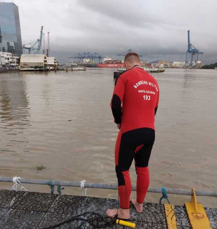 Itajaí – Homem se joga no Rio Itajaí-Açu e desaparece próximo do Pier Turístico