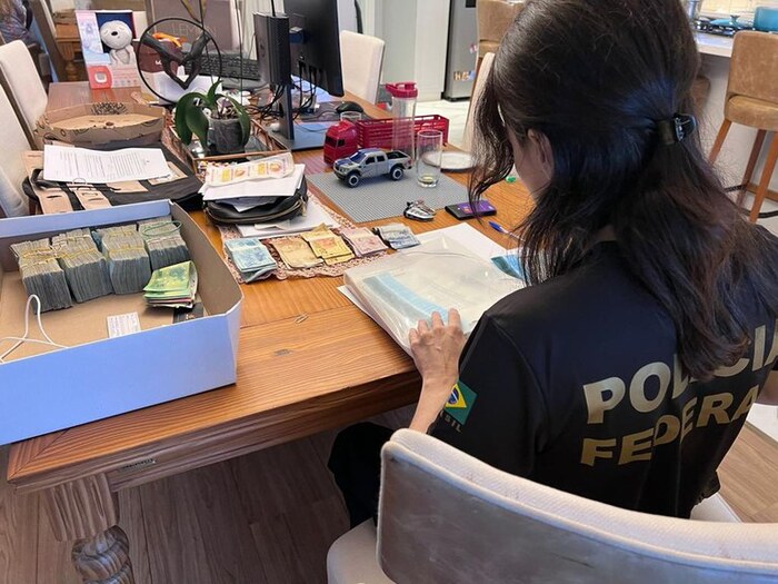 Itajaí - PF deflagra operação contra lavagem de dinheiro do tráfico transnacional de drogas
