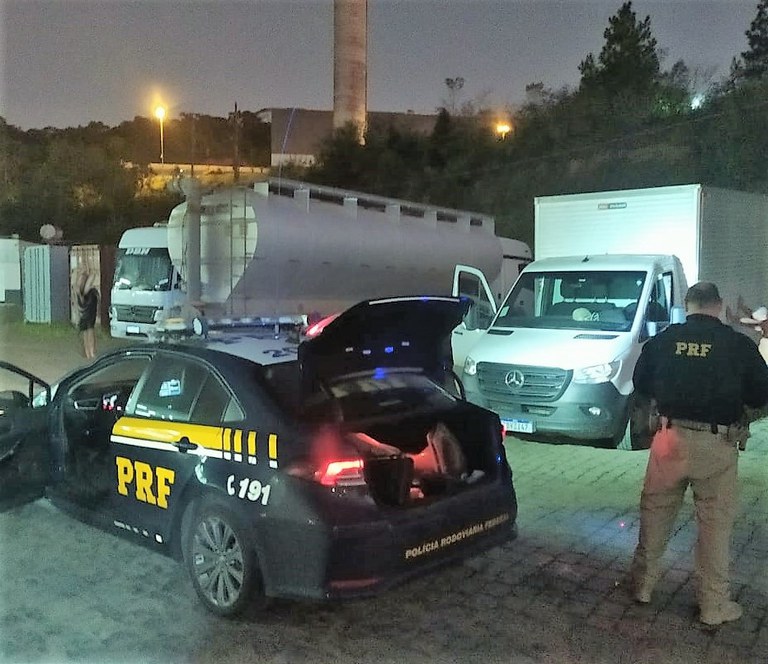 Gaspar – PRF apreende 4,5 kg de camarão contrabandeado da Argentina na BR-470 