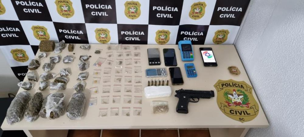 Barra Velha – Trio é preso com cerca de R$ 40 mil em drogas no bairro Itajuba 