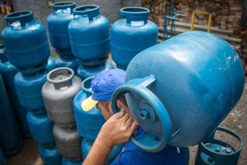 Gás de cozinha fica mais barato em Santa Catarina com mudança no modelo de tributação