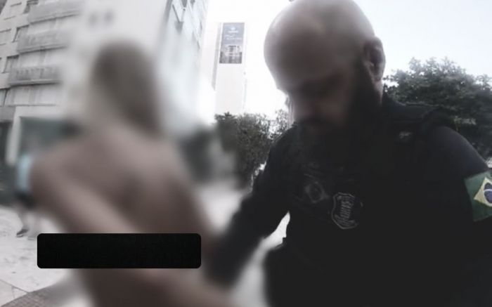 Balneário Camboriú – Mulher de topless é detida na Avenida Atlântica