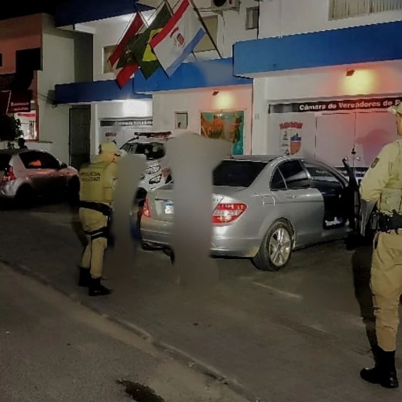 Penha – Operação da PM apreende drogas, veículos e aborda 22 pessoas suspeitas