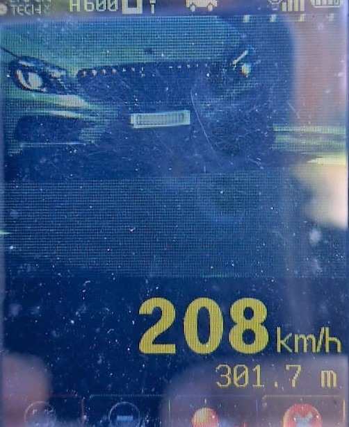Araquari - PRF flagra carro a 208 km/h na BR-101