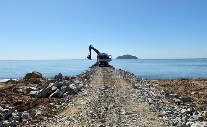 Balneário Piçarras - Previsão de término da obra do molhe na praia Central e de 40 dias 