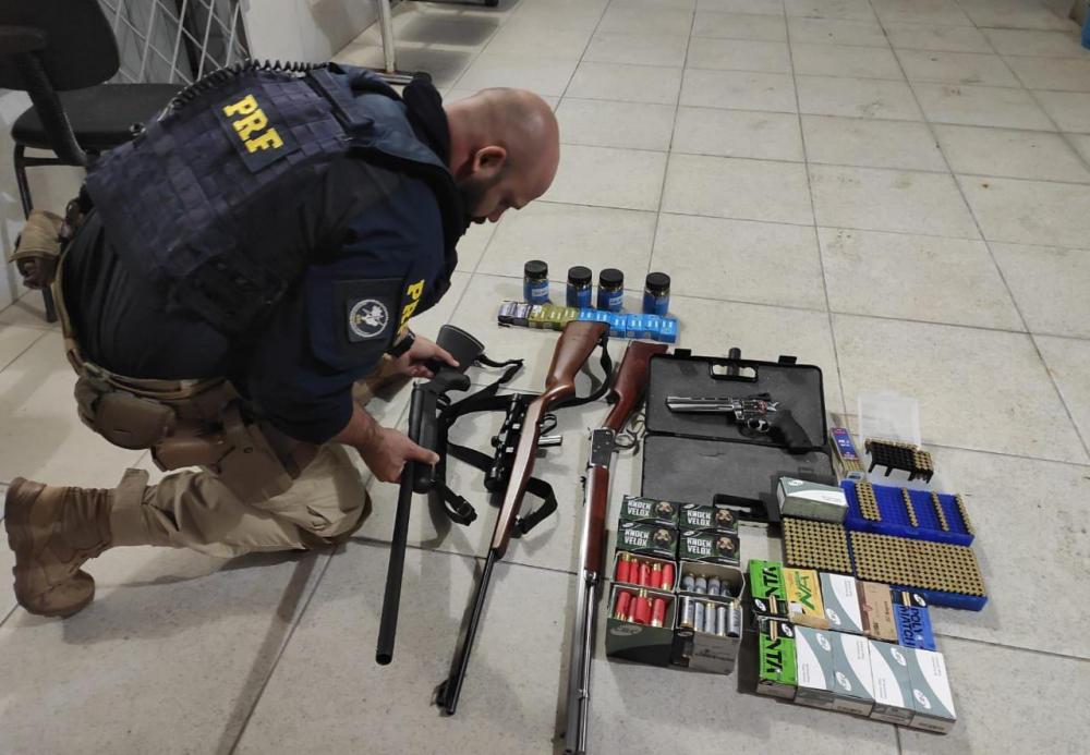 PRF apreende armas e milhares de munições nas BR-101 e na BR-282