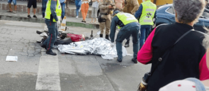 Penha – Motociclista de 23 anos morre em acidente com caminhão no bairro Armação Itapocoroy 