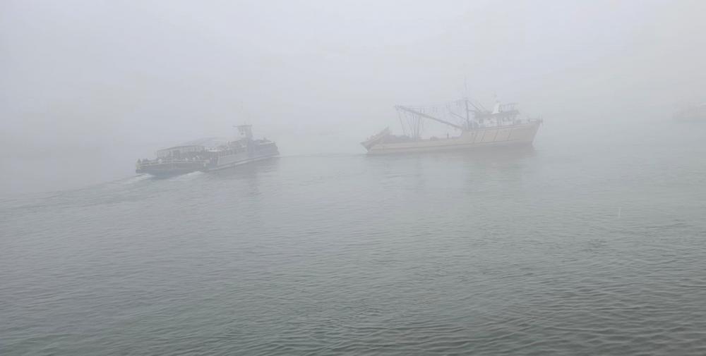 Navegantes – Ferry boat e barco pesqueiro se chocam no Rio Itajaí-açu