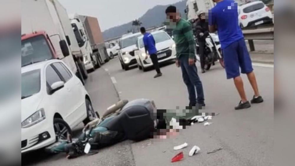 Itajaí – Motociclista morre após acidente com carreta na BR-1-1 no bairro Salseiros