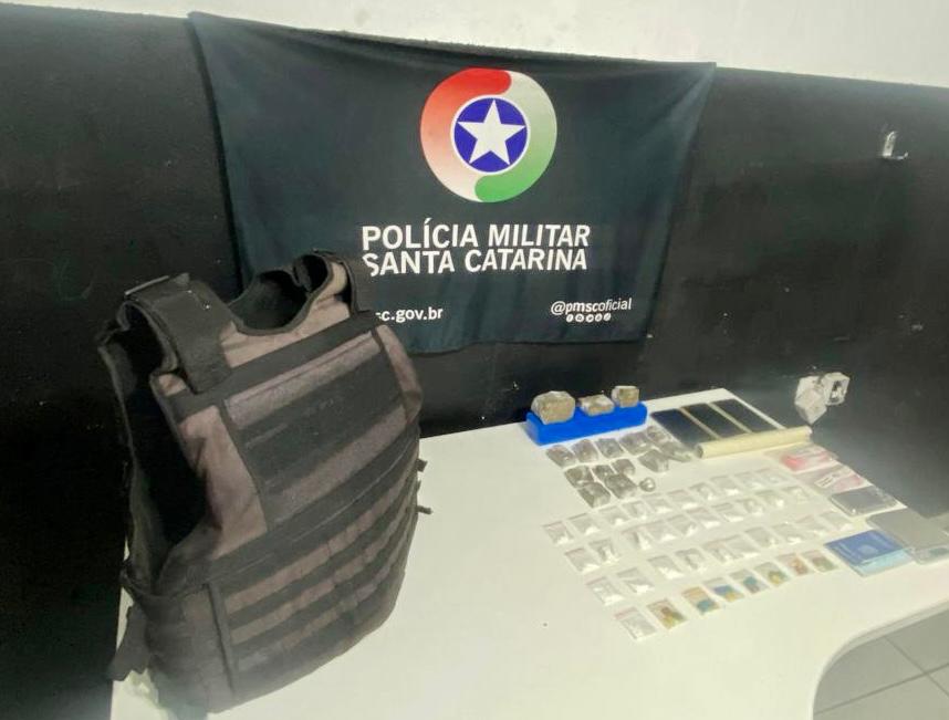 Barra Velha – Trio é preso com 1 quilo e 400 gramas de maconha no bairro Itajuba
