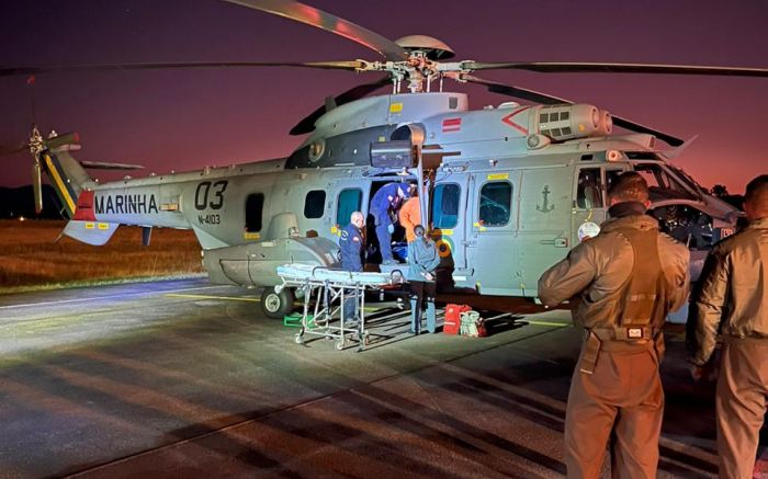 Na Costa de SC - Sexto sobrevivente do naufrágio de barco pesqueiro é resgatado por Aeronave da Marinha
