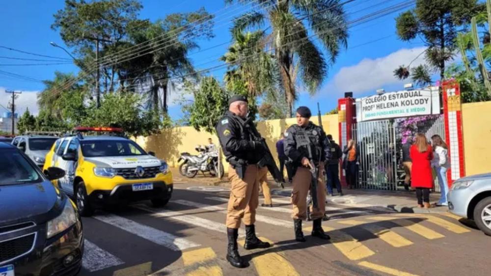 Ex-aluno invade escola, atira contra estudantes e deixa uma menina morta