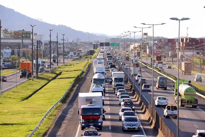 BR-101 entre Penha e Itajaí deve ganhar terceira faixa