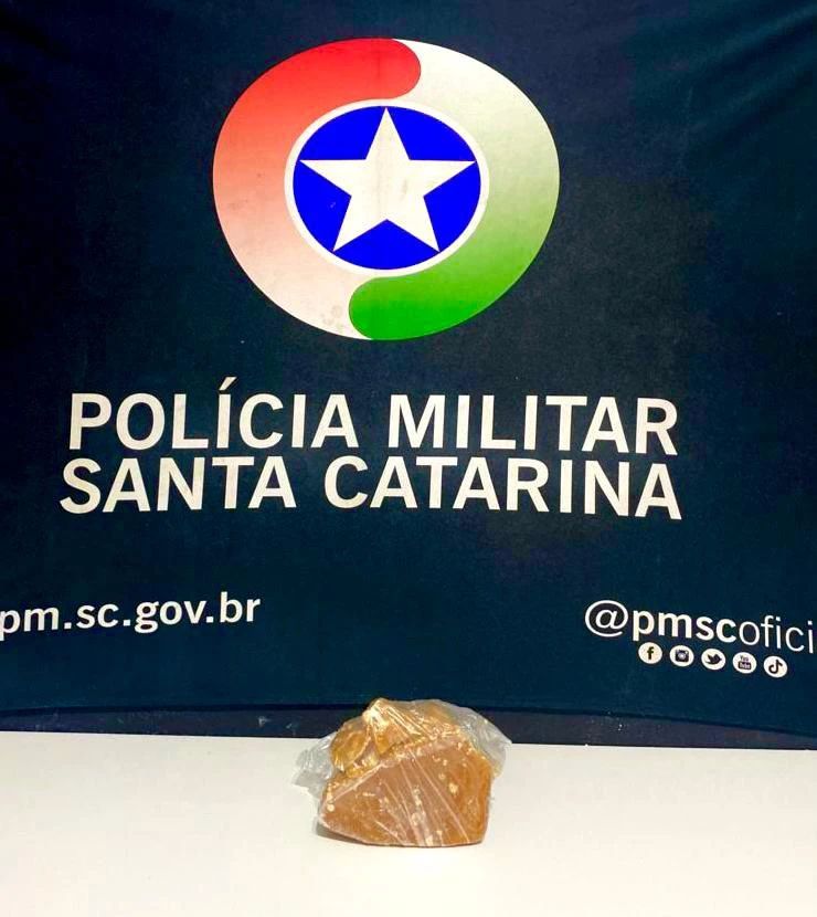 Barra Velha – Dupla é presa com pedra de 250 gramas de crack no bairro Itajuba