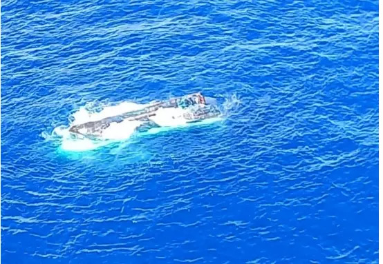 Barco Safadi Seif que emborcou na costa de Garobaba desapareceu no mar