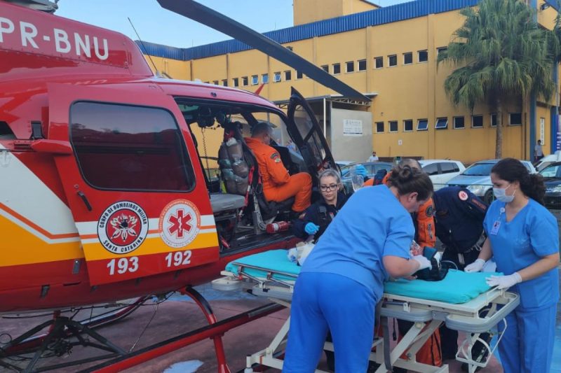 Barra Velha - Criança atropelada pelo carro do pai segue internada em hospital Infantil