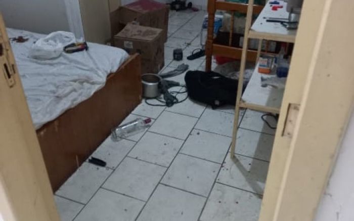 Homem é encontrado morto dentro de casa na Meia Praia
