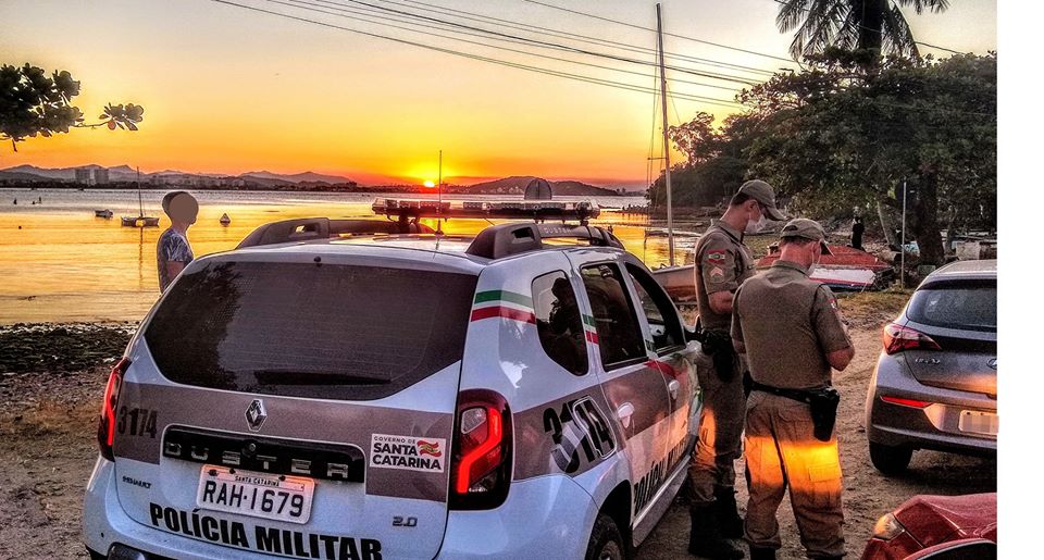 Penha: PM dispersa mais de 100 pessoas após briga e confusão e na Praia do Cascalho