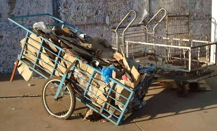 Honestidade: Catador de materiais recicláveis acha mais de três mil reais em dinheiro e devolve para o dono