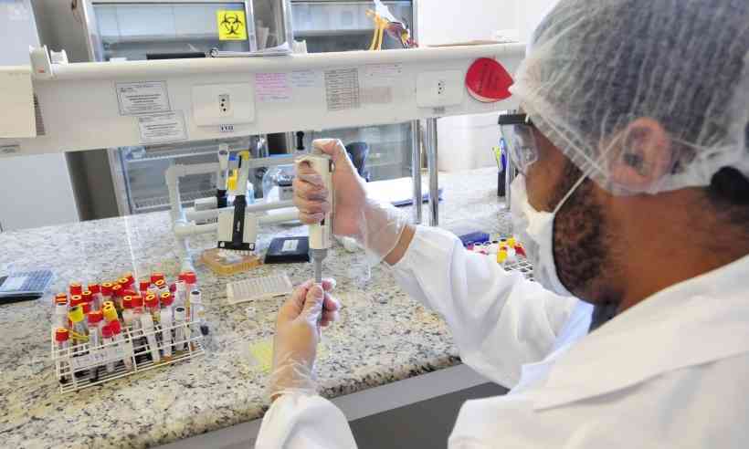 Coronavírus: Mulheres entre 30 e 39 anos e homens de 50 a 59 são maioria entre os contaminados em SC