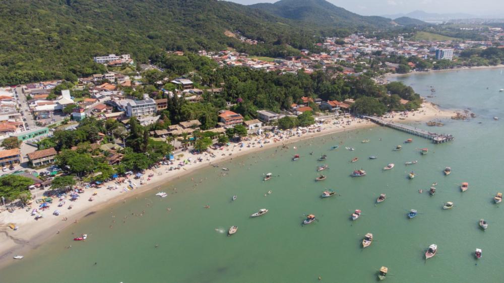Penha comemora 65 anos de emancipação político-administrativa com corte de bolo no 5º Encontro dos Amigos