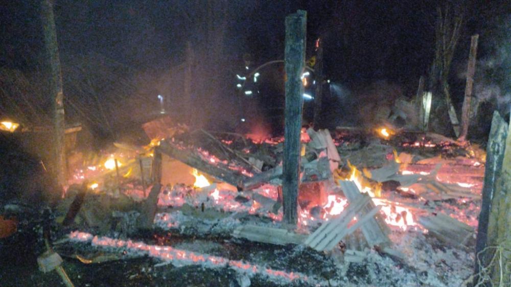 Idoso de 90 anos morre carbonizado após casa pegar fogo em Abelardo Luz