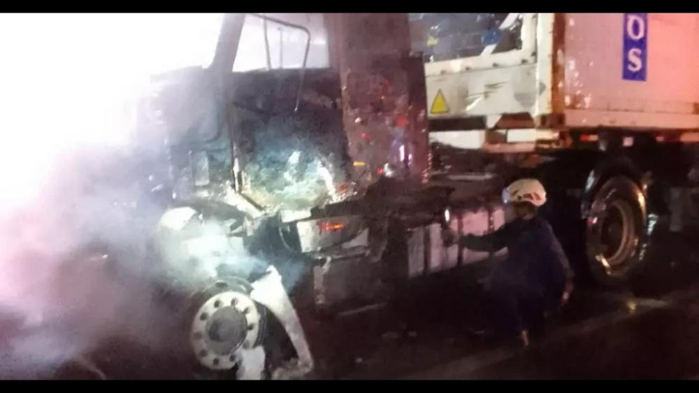 Itajaí – Cabine de caminhão é destruída por incêndio no trevo do bairro Cordeiros 