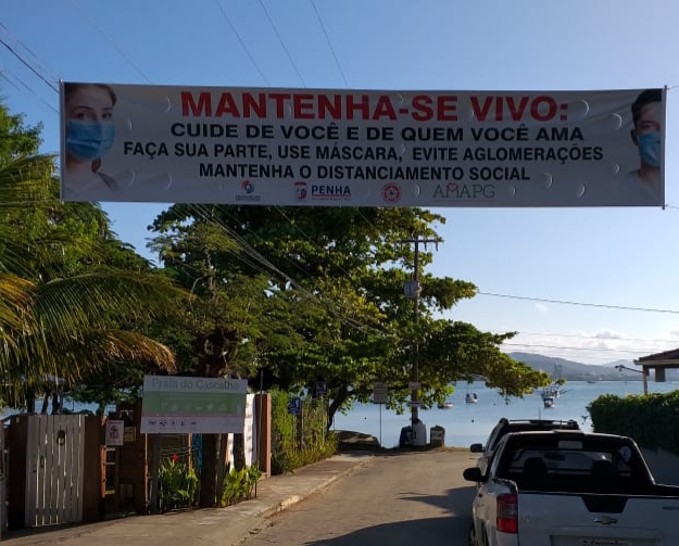 Penha: Faixa da Associação de Moradores da Praia Grande pede o distanciamento social