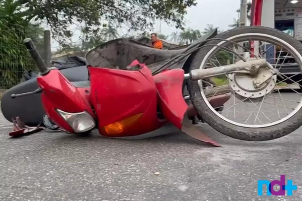 Joinville - Mulher de Biz morre após bater moto contra caminhão