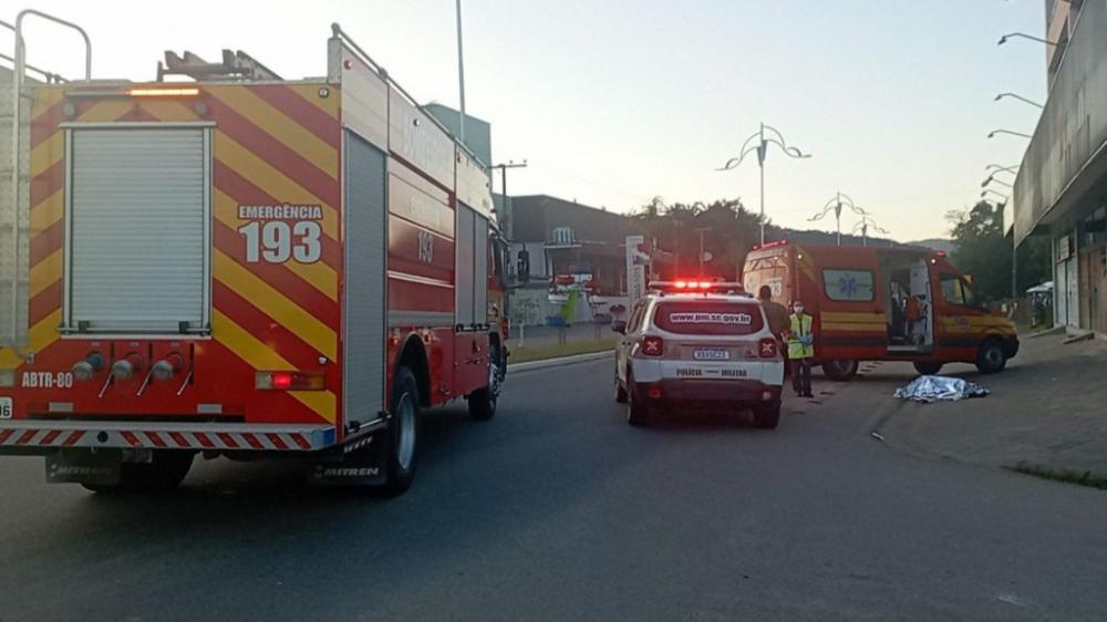 São João Batista – Briga de vizinhos acaba com morador morto após cair de sacada