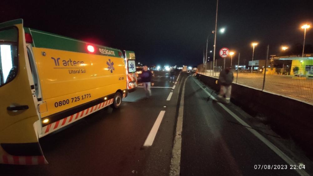 Palhoça - Mulher morre atropelada na BR-101 ao tentar atravessar com criança 