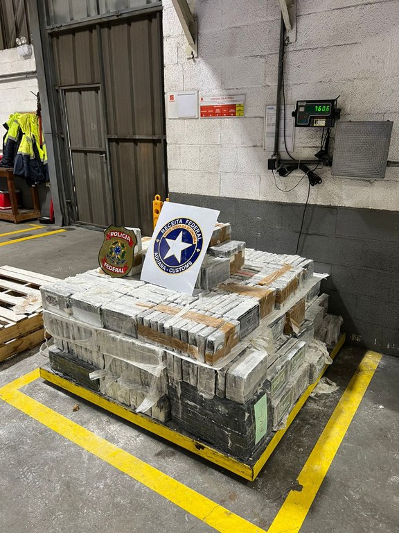 Navegantes – Receita Federal apreende 760 quilos de cocaína é encontrada em carga de esmalte na Portonave