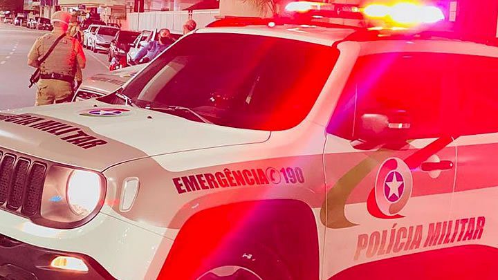 Itajaí - Policiais militares são presos após invadirem casa e roubarem TV 