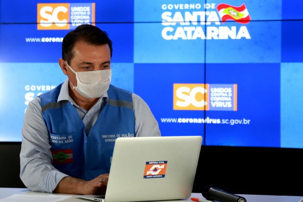 Coronavírus: Governador de SC sanciona leis que proíbem demissão de ACTs e cortes de energia elétrica e água durante a pandemia